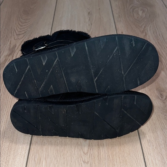 Airwalk Black Winter Boots with Faux Fur Trim - Picture 9 of 16